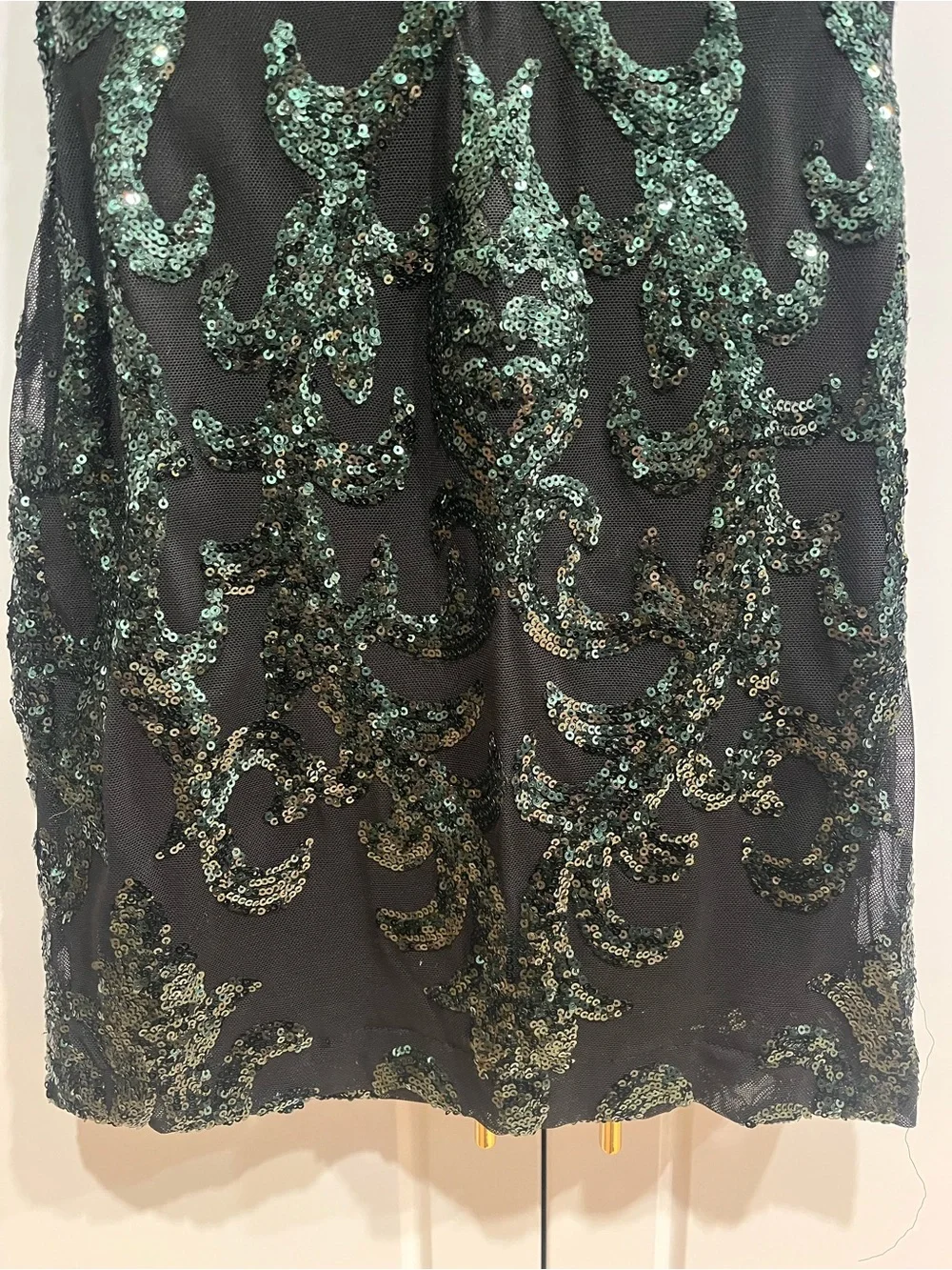 Windsor strappy neck